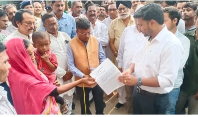 न्याय की आश छोड चुकी हताश  मृतक की पत्नी बच्चों सहित करेगी  आत्मदाह   